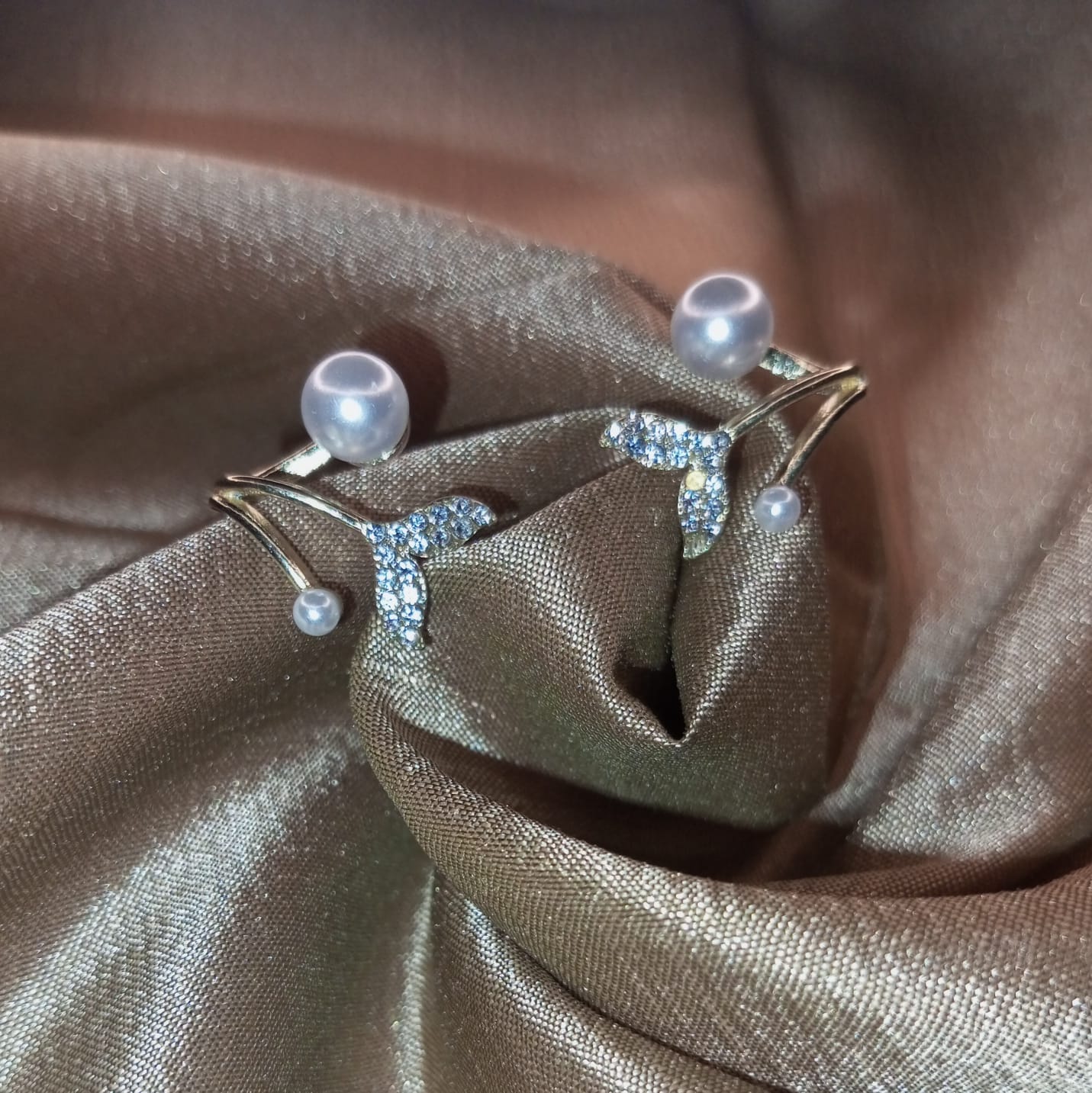 Elegant Crystal Fish Tail Pearl Earrings